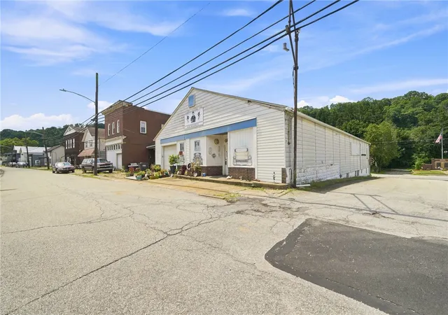 Photo 1 of Single family home for sale at 204 2nd Avenue, Elizabeth, PA 15037 | MLS# 1766623 | Listing updated on 2026-09-17