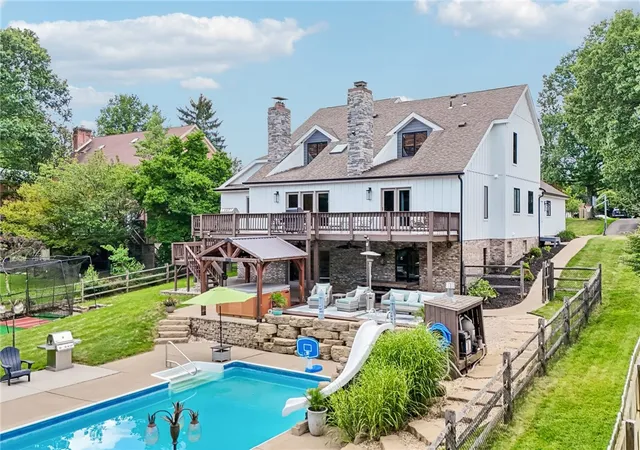 Photo 2 of Single family home for sale at 1711 Sturbridge Dr, Franklin Park, PA 15143 | MLS# 1766669 | Listing updated on 2026-08-17