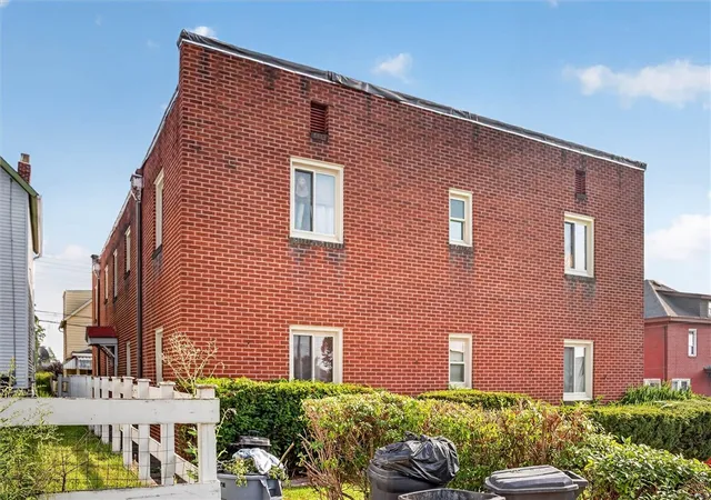 Listing Photo 2 - Condo for sale in building located at 1615 Sumac St, McKeesport, PA 15132 - Unit #