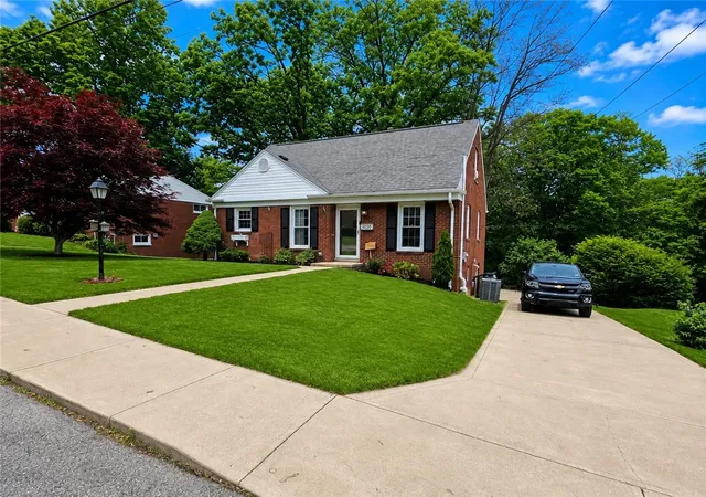 Photo 3 of Single family home for sale at 5020 Clifton Dr, Aliquippa, PA 15001 | MLS# 1766939 | Listing updated on 2026-09-23