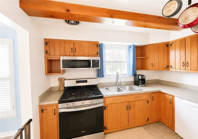 Photo 4 of Single family home for sale at 5020 Clifton Dr, Aliquippa, PA 15001 | MLS# 1766939 | Listing updated on 2026-09-23