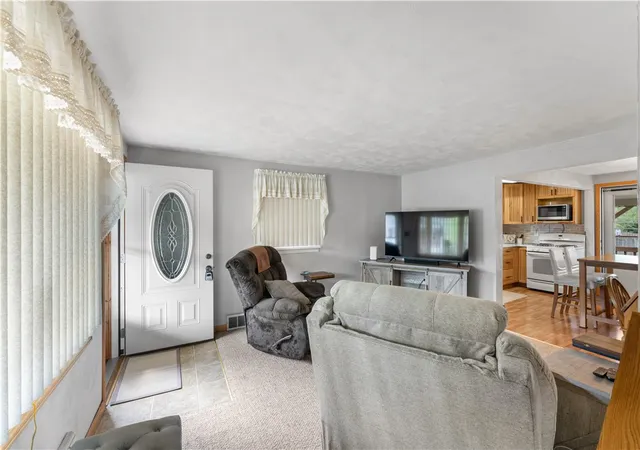 Photo 3 of Single family home for sale at 203 George St, Jeannette, PA 15644 | MLS# 1766949 | Listing updated on 2026-08-28