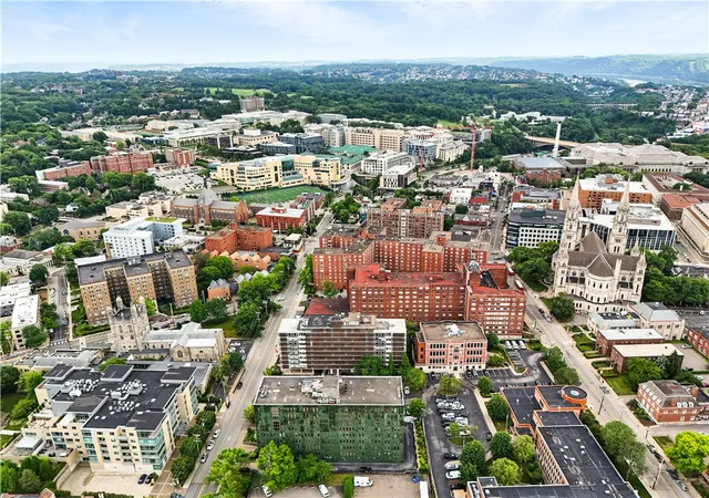 Listing Photo 2 - Condo for sale in building located at 552 N Neville St, Oakland, PA 15213 - Unit #36