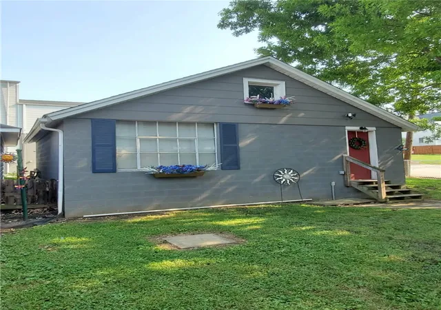 Photo 21 of Sale Pending at 902 Henry St, Belle Vernon, PA 15012 | MLS# 1766922 | Listing updated on 2026-08-15