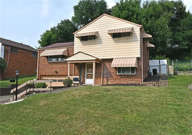 Photo 2 of Single family home for sale at 276 Ringold Ave, Green Tree, PA 15205 | MLS# 1767082 | Listing updated on 2026-08-30