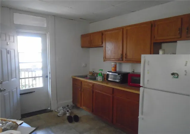 Listing Photo 4 - Condo for sale in building located at 413 8th St, Ambridge, PA 15003