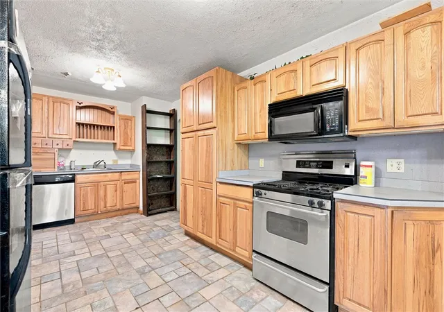 Photo 2 of Single family home for sale at 3613 Hubbard Middlesex Rd, Shenango Twp, PA 16159 | MLS# 1767200 | Listing updated on 2026-08-17