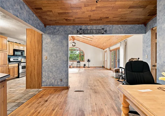 Photo 4 of Single family home for sale at 3613 Hubbard Middlesex Rd, Shenango Twp, PA 16159 | MLS# 1767200 | Listing updated on 2026-08-17