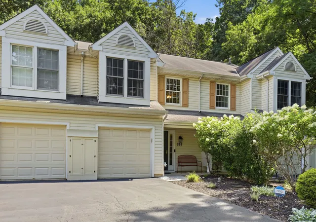 Photo 3 of Townhouse for sale at 297 Commons Dr, Oakmont, PA 15139 | MLS# 1767296 | Listing updated on 2026-08-27