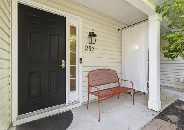 Photo 3 of Townhouse for sale at 297 Commons Dr, Oakmont, PA 15139 | MLS# 1767296 | Listing updated on 2026-08-27