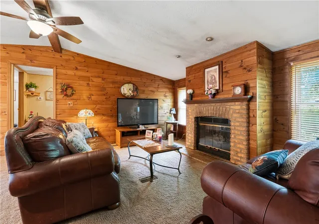 Photo 4 of Manufactured home for sale at 136 Bassett Rd, Hanover Twp, PA 15026 | MLS# 1767146 | Listing updated on 2026-08-26