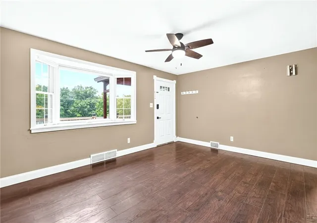 Photo 4 of Single family home for sale at 4702 S Woodland Cir, Richland, PA 15044 | MLS# 1767179 | Listing updated on 2026-08-28