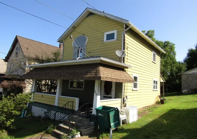 Photo 2 of Single family home for sale at 209 Park St, Derry Twp, PA 15627 | MLS# 1767353 | Listing updated on 2026-08-07