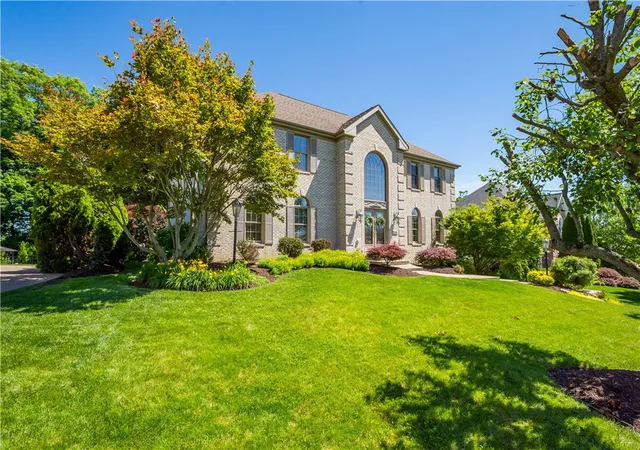 Photo 3 of Sale Pending at 109 Windermere Ct, Peters Twp, PA 15317 | MLS# 1767315 | Listing updated on 2026-08-15