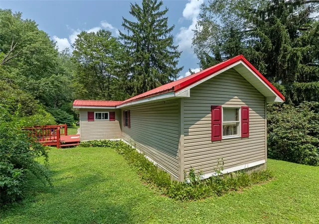 Photo 3 of Sale Pending at 1021 Pine Blvd, Dunbar Twp, PA 15431 | MLS# 1767295 | Listing updated on 2026-10-05