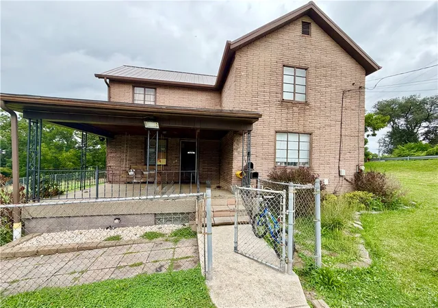 Photo 3 of Single family home for sale at 341 N Gallatin Ave, Uniontown, PA 15401 | MLS# 1765889 | Listing updated on 2026-08-27