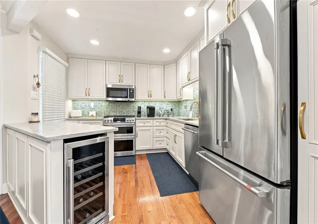 Photo 2 of Townhouse for sale at 206 Waterside Dr, Peters Twp, PA 15317 | MLS# 1767435 | Listing updated on 2026-08-28