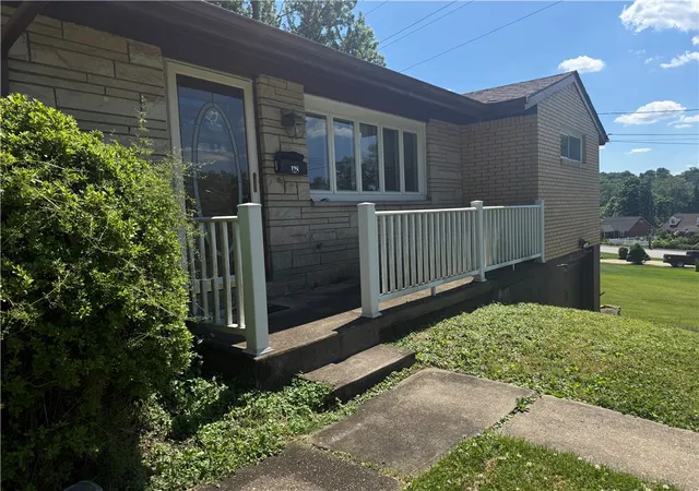 Photo 3 of Single family home for sale at 128 College Park Dr, Monroeville, PA 15146 | MLS# 1767037 | Listing updated on 2026-08-27