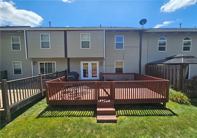 Photo 3 of Townhouse for sale at 759 Sunset Cir, Cranberry Twp, PA 16066 | MLS# 1767300 | Listing updated on 2026-08-18
