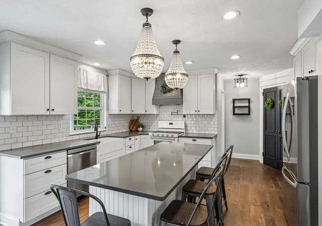 Photo 3 of Single family home for sale at 8042 Woodcreek Dr, Bridgeville, PA 15017 | MLS# 1767586 | Listing updated on 2026-10-01