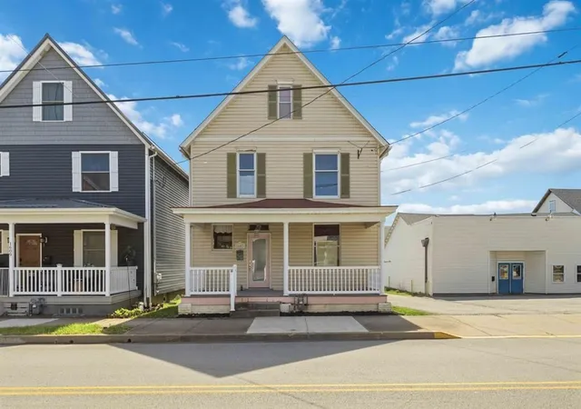 Photo 1 of Single family home for sale at 1607 Ligonier St, Latrobe, PA 15650 | MLS# 1767662 | Listing updated on 2026-08-28