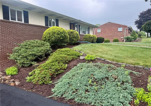 Photo 3 of Single family home for sale at 135 Hampton Ct, Twp Of But Sw, PA 16002 | MLS# 1767467 | Listing updated on 2026-08-22
