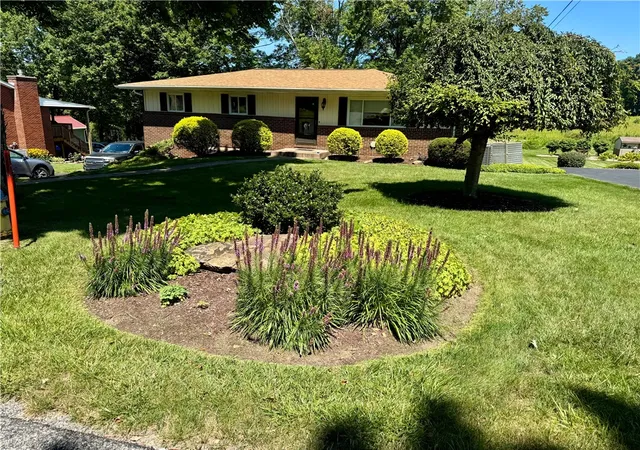 Photo 3 of Single family home for sale at 135 Hampton Ct, Twp Of But Sw, PA 16002 | MLS# 1767467 | Listing updated on 2026-08-22