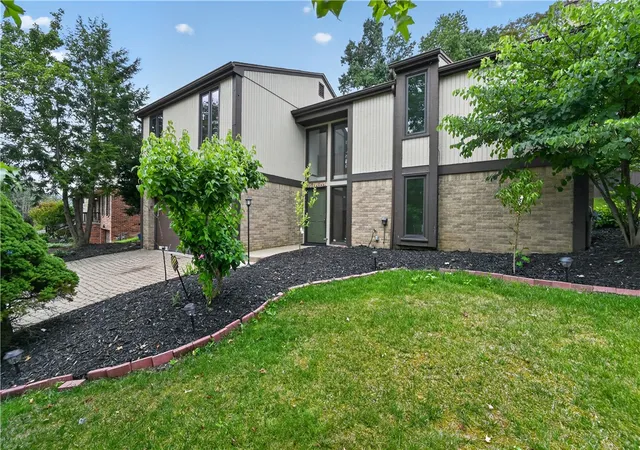 Photo 3 of Single family home for sale at 152 Cassia Dr, Jefferson Hills, PA 15025 | MLS# 1767779 | Listing updated on 2026-08-18
