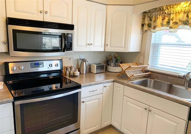 Listing Photo 5 - Condo for sale in building located at 1367 Cordova Rd, Pittsburgh, PA 15206