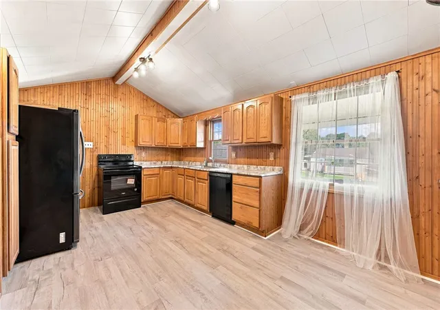 Photo 4 of Sale Pending at 2118 Leo St, North Huntingdon, PA 15642 | MLS# 1767854 | Listing updated on 2026-09-21