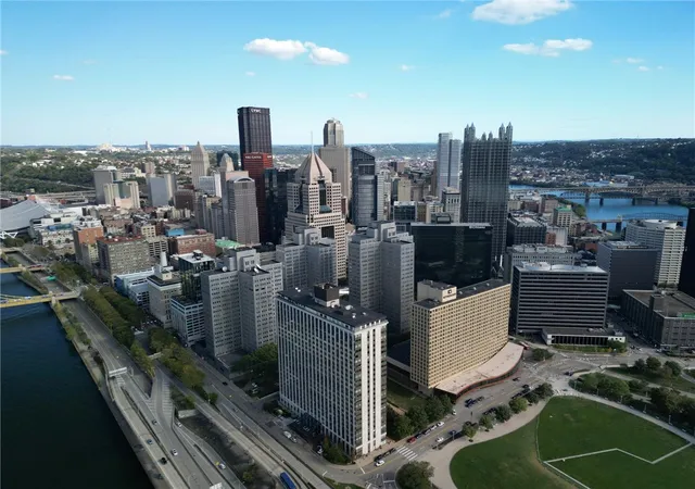 Listing Photo 3 - Condo for sale in Gateway Towers located at 320 Fort Duquesne Blvd, Pittsburgh, PA 15222 - Unit #26N
