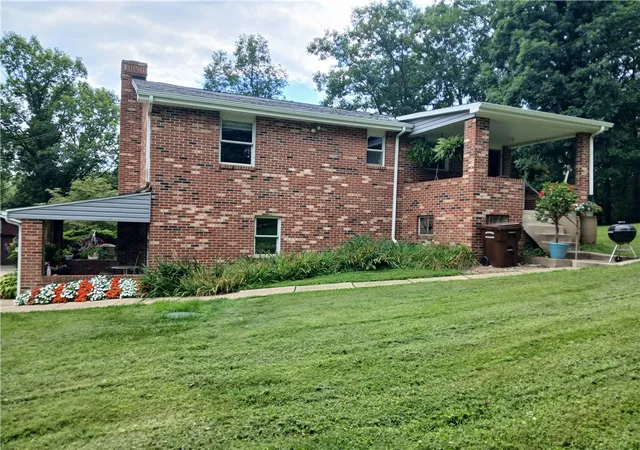 Photo 3 of Single family home for sale at 429 Dairy Farm Rd, Allegheny Twp, PA 15068 | MLS# 1767601 | Listing updated on 2026-08-10