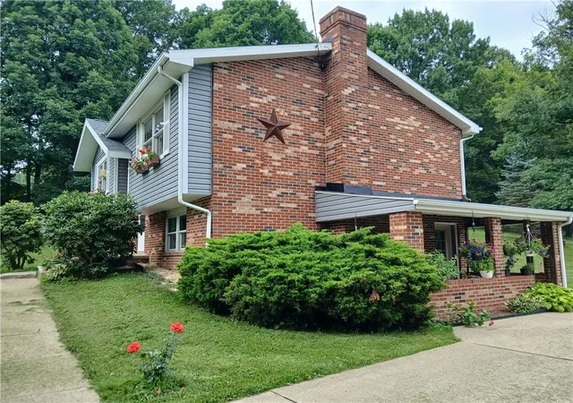 Photo 4 of Single family home for sale at 429 Dairy Farm Rd, Allegheny Twp, PA 15068 | MLS# 1767601 | Listing updated on 2026-08-10