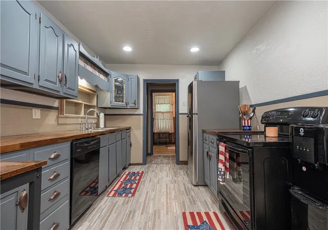 Photo 3 of Sale Pending at 2555 Park Ave, South Franklin, PA 15301 | MLS# 1767876 | Listing updated on 2026-08-12