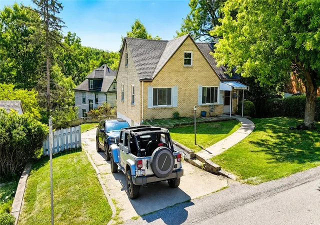 Photo 2 of Single family home for sale at 1046 Hastie Rd, Castle Shannon, PA 15234 | MLS# 1767737 | Listing updated on 2026-08-25