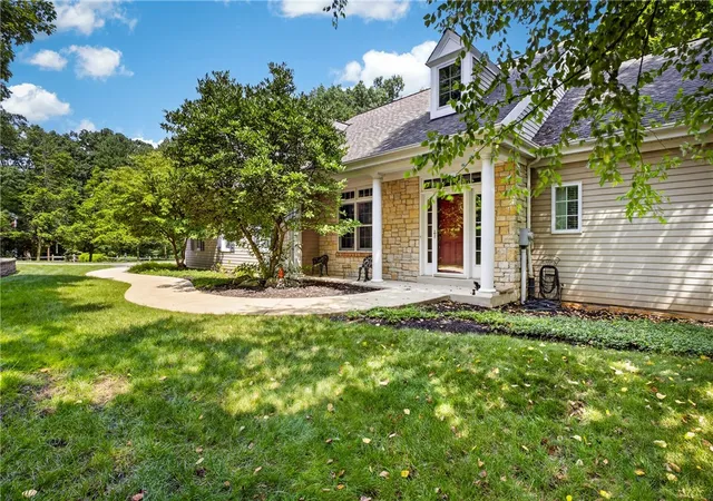 Photo 2 of Single family home for sale at 445 Dorseyville Rd, Fox Chapel, PA 15215 | MLS# 1767924 | Listing updated on 2026-09-22