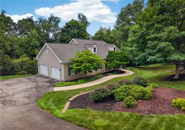 Photo 3 of Single family home for sale at 445 Dorseyville Rd, Fox Chapel, PA 15215 | MLS# 1767924 | Listing updated on 2026-09-22
