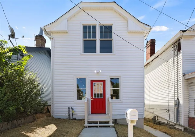 Photo 1 of Single family home for sale at 121 Newett St, Carrick, PA 15210 | MLS# 1768068 | Listing updated on 2026-08-26