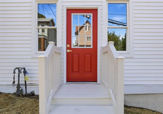 Photo 4 of Single family home for sale at 121 Newett St, Carrick, PA 15210 | MLS# 1768068 | Listing updated on 2026-08-26