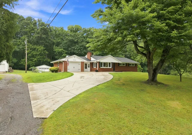 Photo 2 of Single family home for sale at 3115 Shadow Dr, South Pymatuning Twp, PA 16150 | MLS# 1768151 | Listing updated on 2026-08-30