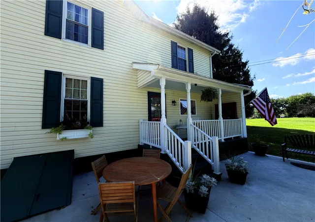 Photo 3 of Single family home for sale at 718 Skylark Dr, Dunbar Twp, PA 15425 | MLS# 1768078 | Listing updated on 2026-08-22