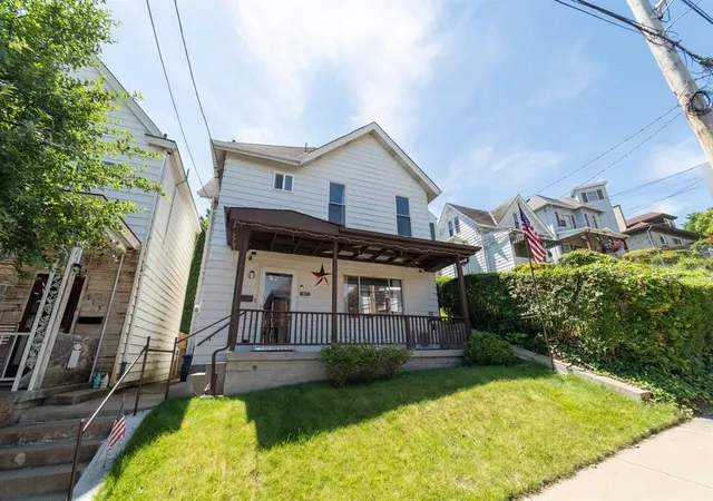 Photo 2 of Single family home for sale at 917 Tyndall St, Sheraden, PA 15204 | MLS# 1768172 | Listing updated on 2026-08-29