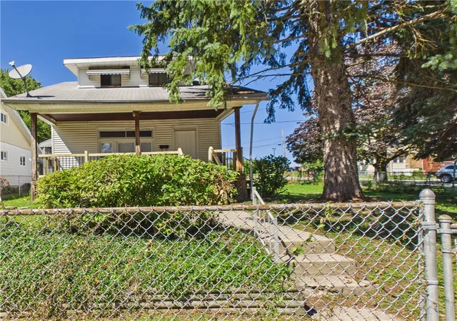 Photo 3 of Sale Pending at 204 Goodrich St, Erie City, PA 16508 | MLS# 1768150 | Listing updated on 2026-09-27