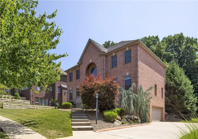 Photo 2 of Sale Pending at 310 Riva Ridge Dr, Cranberry Twp, PA 16066 | MLS# 1768185 | Listing updated on 2026-08-06