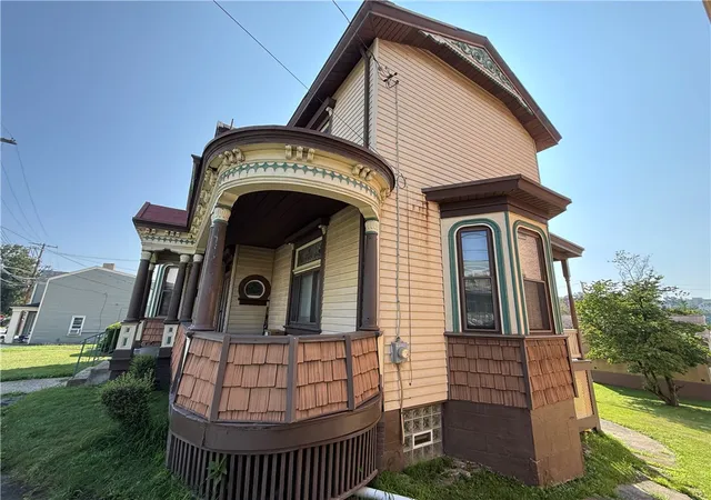 Photo 3 of Single family home for sale at 209 5th Avenue, Carnegie, PA 15106 | MLS# 1767746 | Listing updated on 2026-08-27