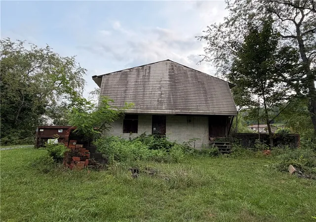 Photo 4 of Sale Pending at 521 Parker Rd, Buffalo Twp, PA 16055 | MLS# 1768243 | Listing updated on 2026-08-20