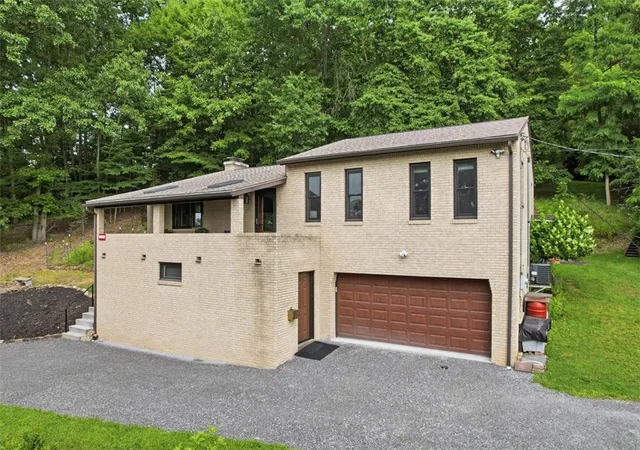 Photo 3 of Single family home for sale at 678 Smith Ln, Thornburg, PA 15205 | MLS# 1768198 | Listing updated on 2026-08-26