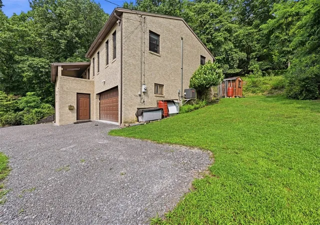 Photo 4 of Single family home for sale at 678 Smith Ln, Thornburg, PA 15205 | MLS# 1768198 | Listing updated on 2026-08-26
