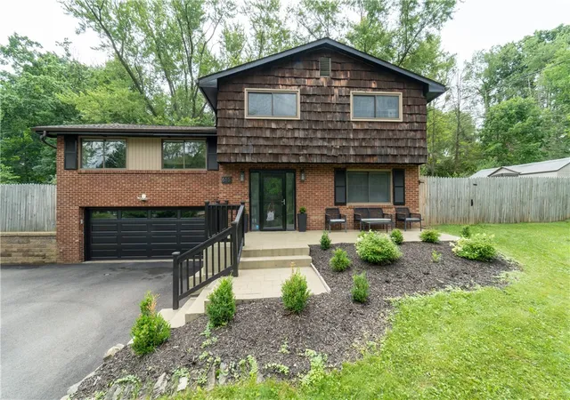 Photo 1 of Single family home for sale at 615 Greenspring Dr, Richland, PA 15044 | MLS# 1767247 | Listing updated on 2026-08-09