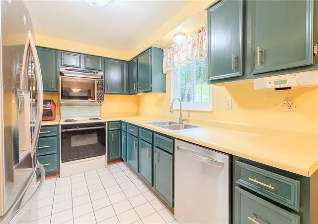 Photo 4 of Single family home for sale at 100 Textor Dr, N Versailles, PA 15137 | MLS# 1767964 | Listing updated on 2026-08-30